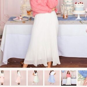 Jilly Box Chiffon skirt. Green color. NEW